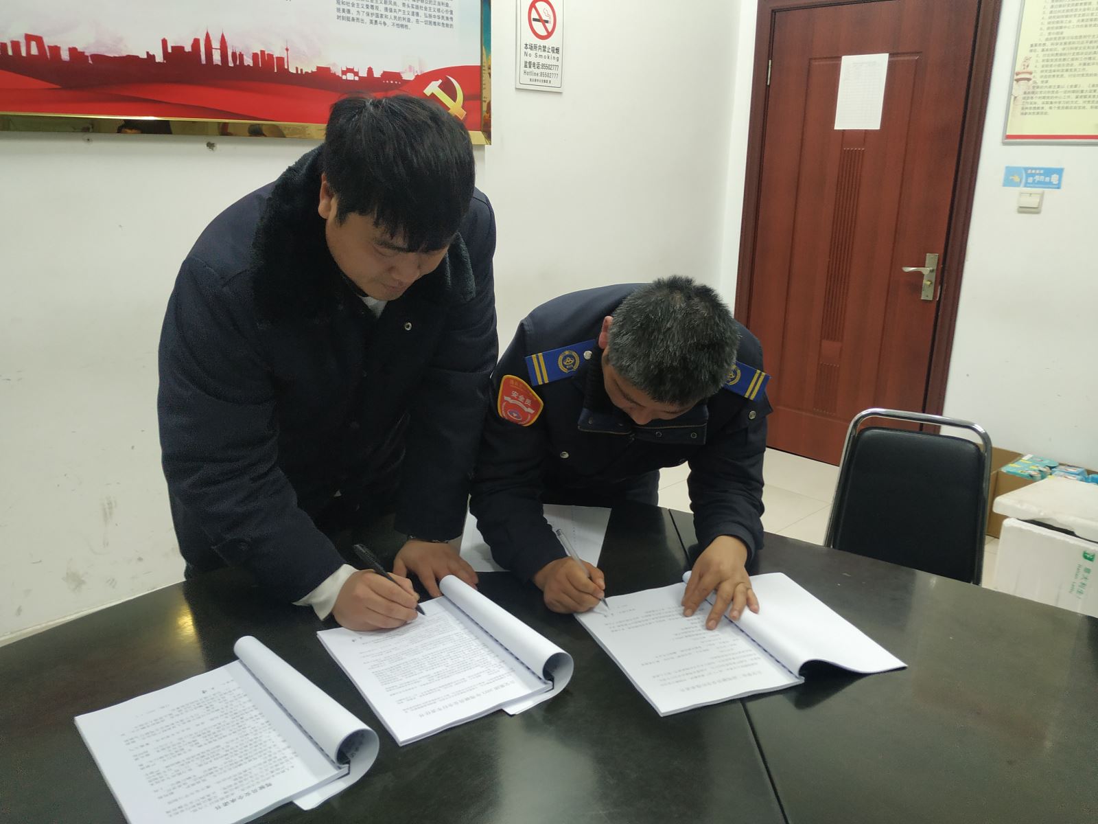 公交集團(tuán)公交事業(yè)二部組織簽訂2021年度安全責(zé)任書(shū)