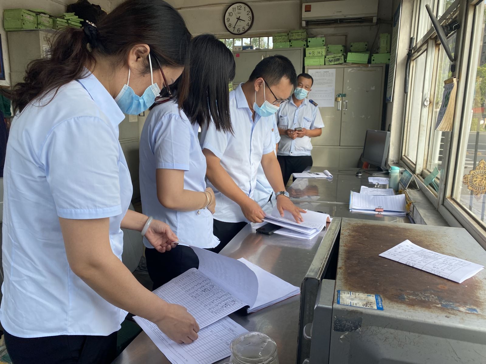 公交集團(tuán)堅(jiān)持疫情防控、迎接創(chuàng)文復(fù)審工作兩手抓、雙促進(jìn)