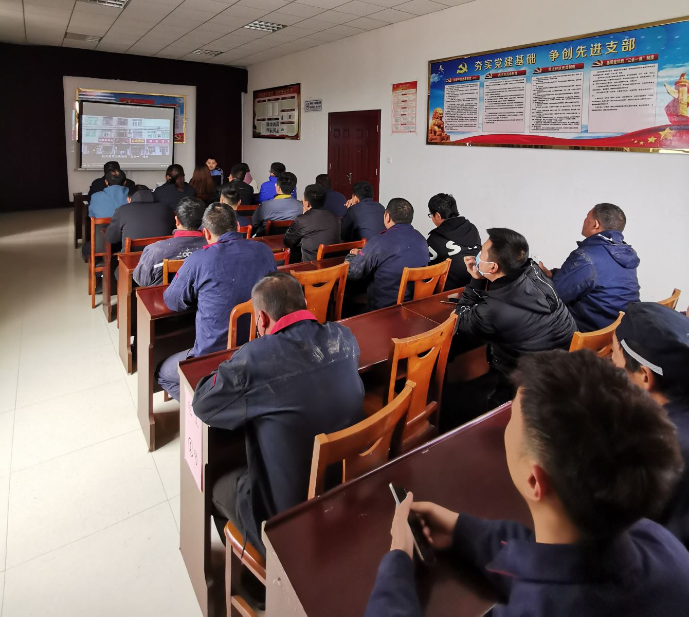 公交集團(tuán)機務(wù)技術(shù)事業(yè)部組織開展消防培訓(xùn)活動