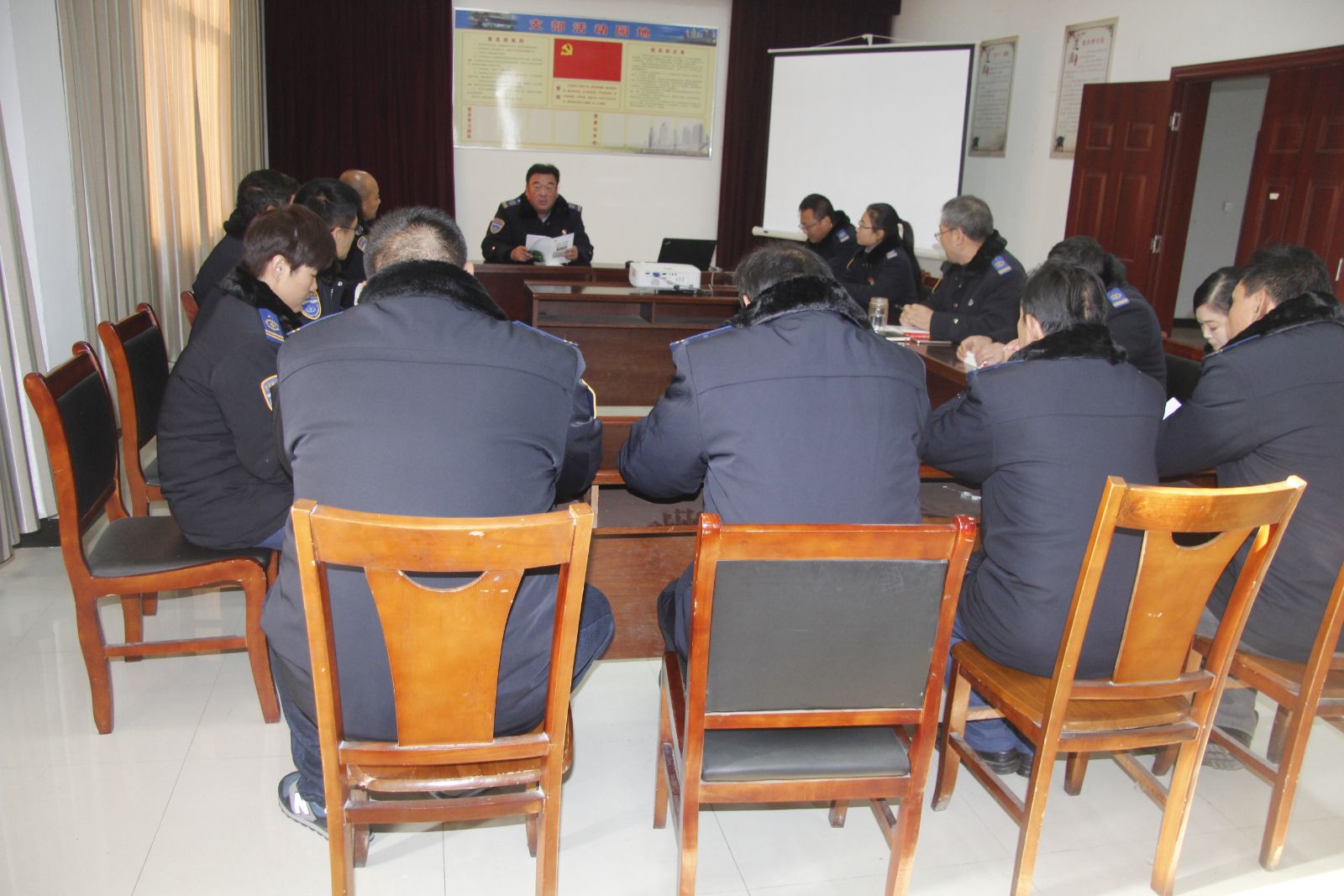 公交維修公司、大浦廠黨支部書記傳達西柏坡之行精神