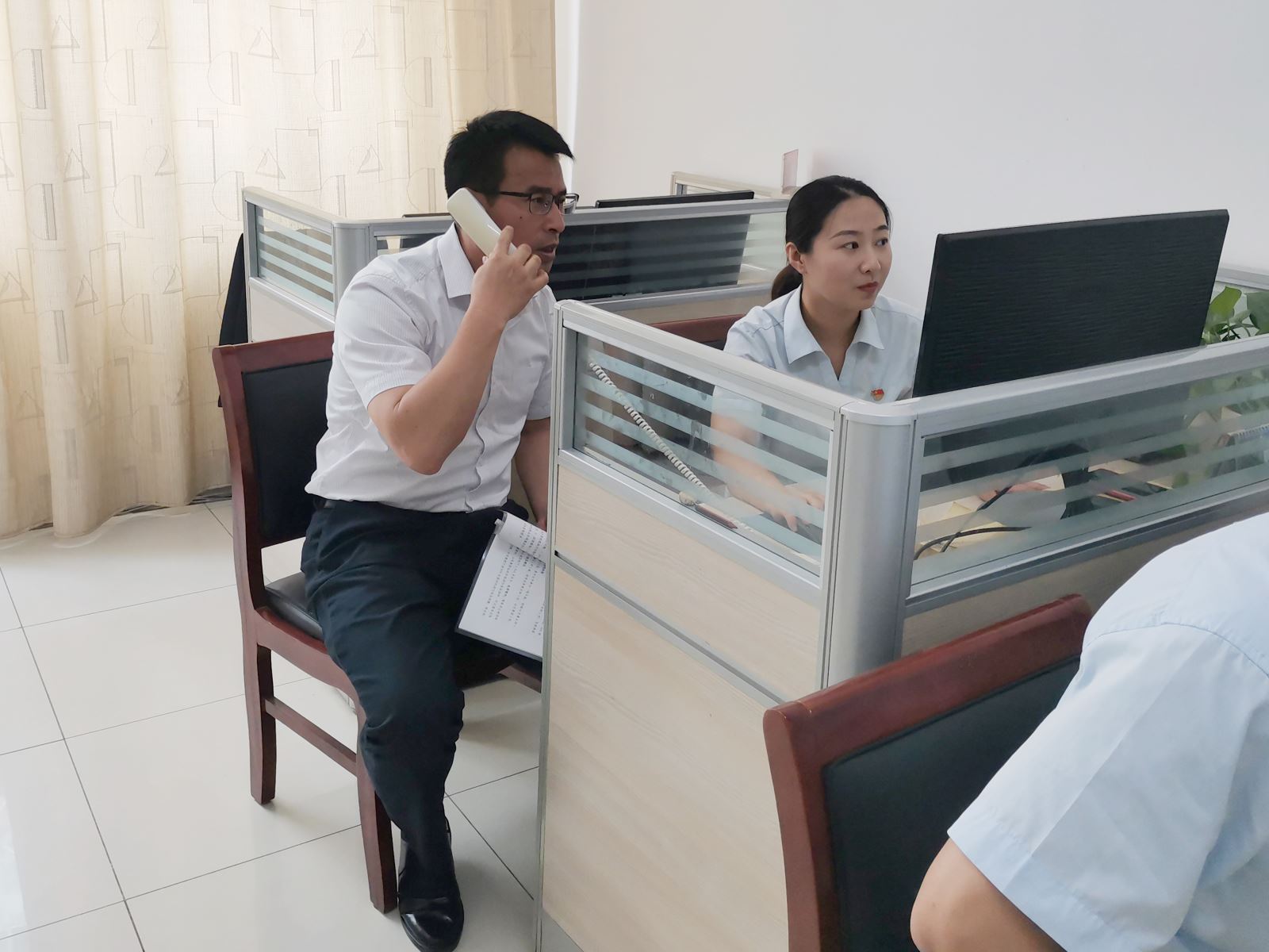 公交集團(tuán)開(kāi)展“傾聽(tīng)民意、為民解難”暨“我當(dāng)一天話(huà)務(wù)員”活動(dòng)