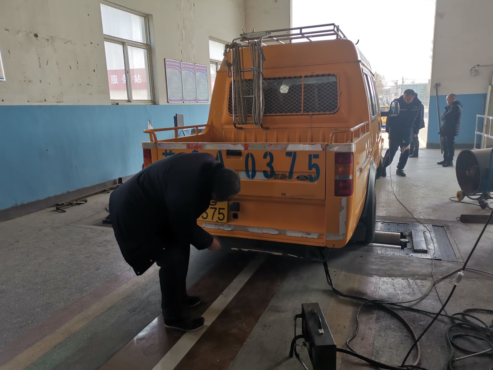 公交集團經營發(fā)展事業(yè)部做好車輛年檢工作