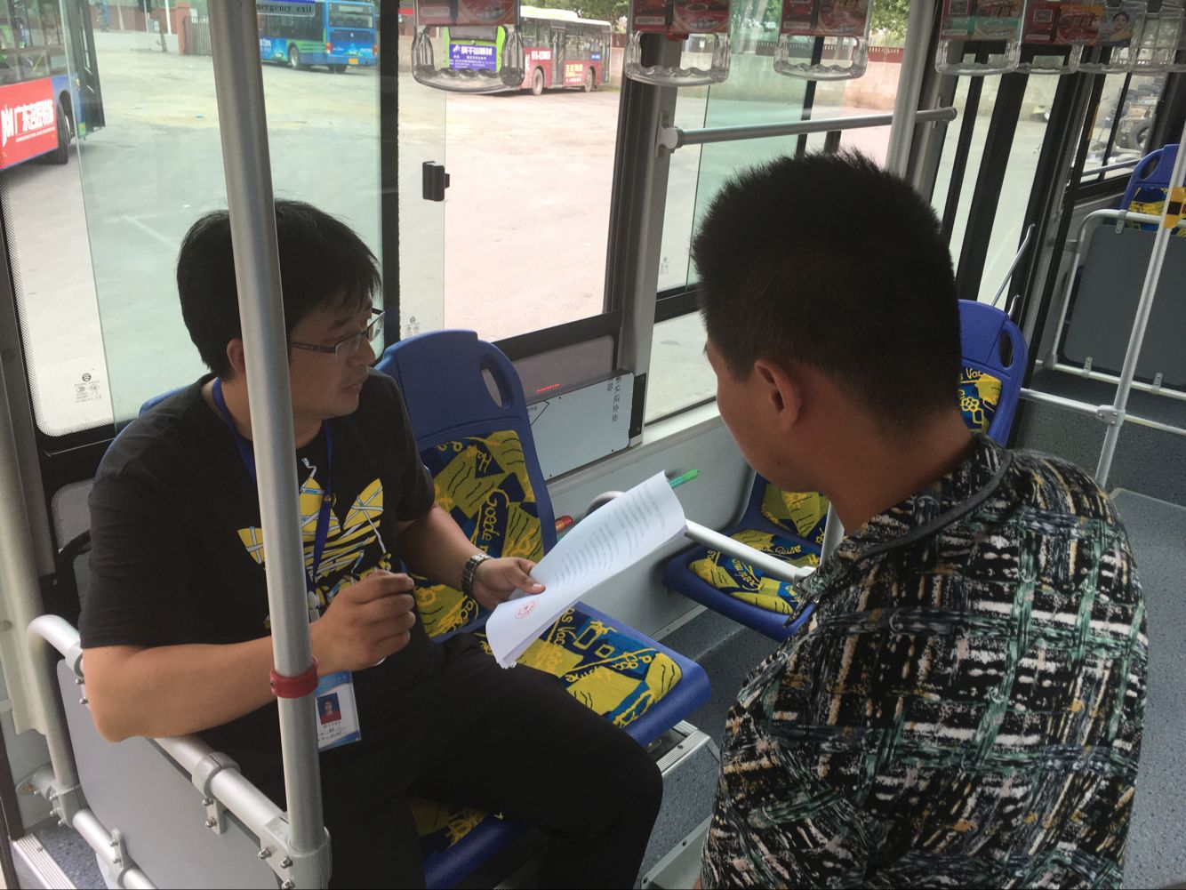 公交新浦公司開展安全生產咨詢日活動