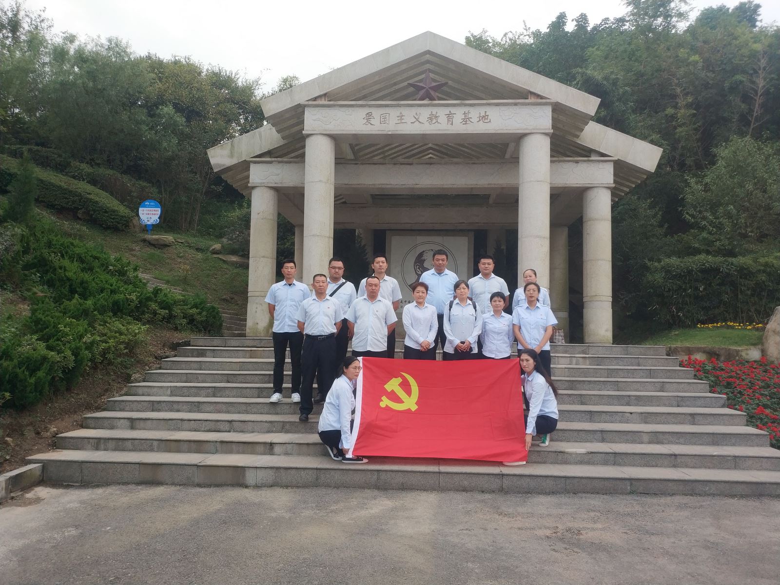 公交集團(tuán)公交事業(yè)二部開展“銘記豐功偉績、傳揚(yáng)英烈精神”宣傳教育活動