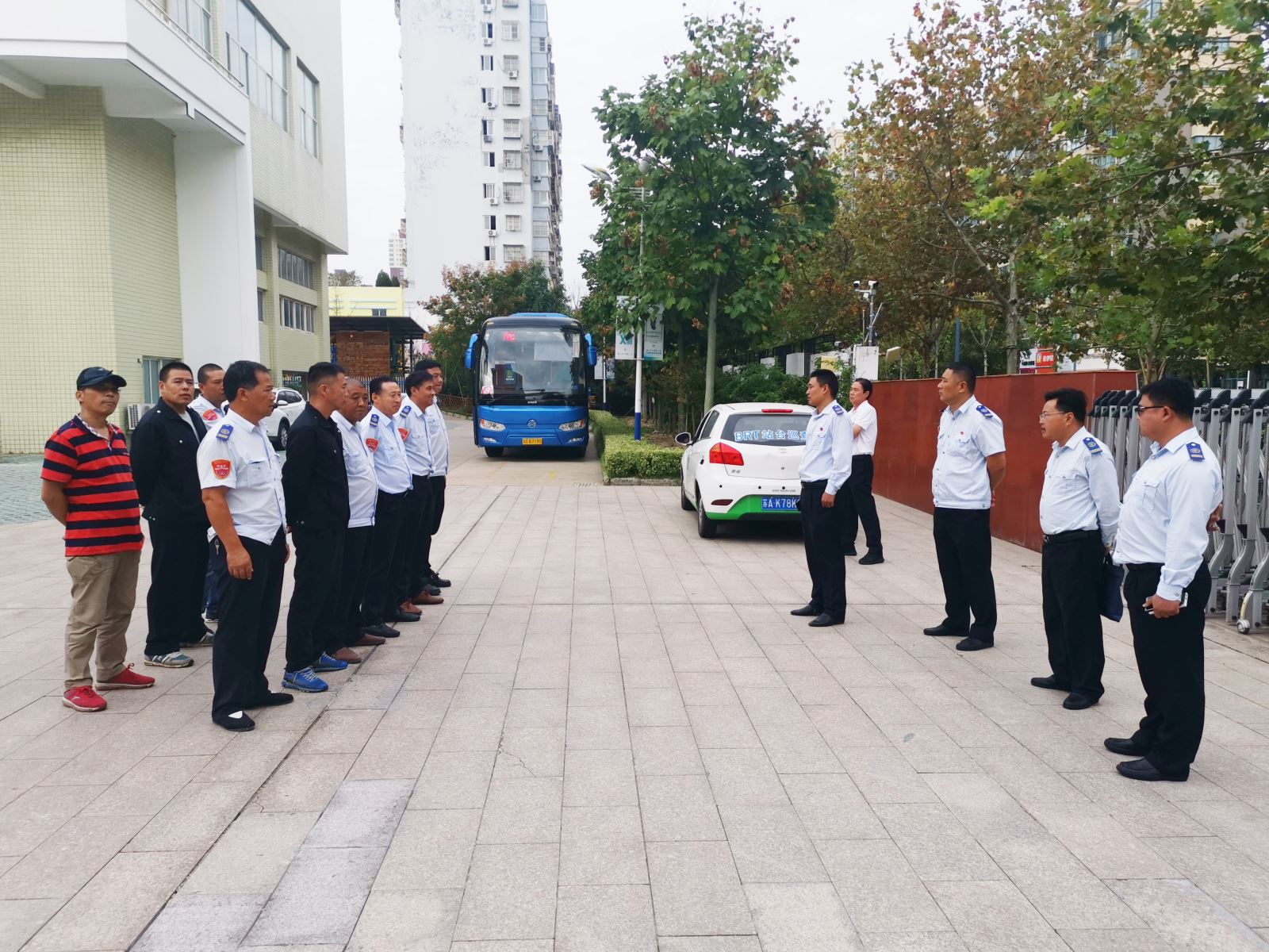 公交集團經營發(fā)展事業(yè)部圓滿完成蒼梧小學觀光采摘運輸工作