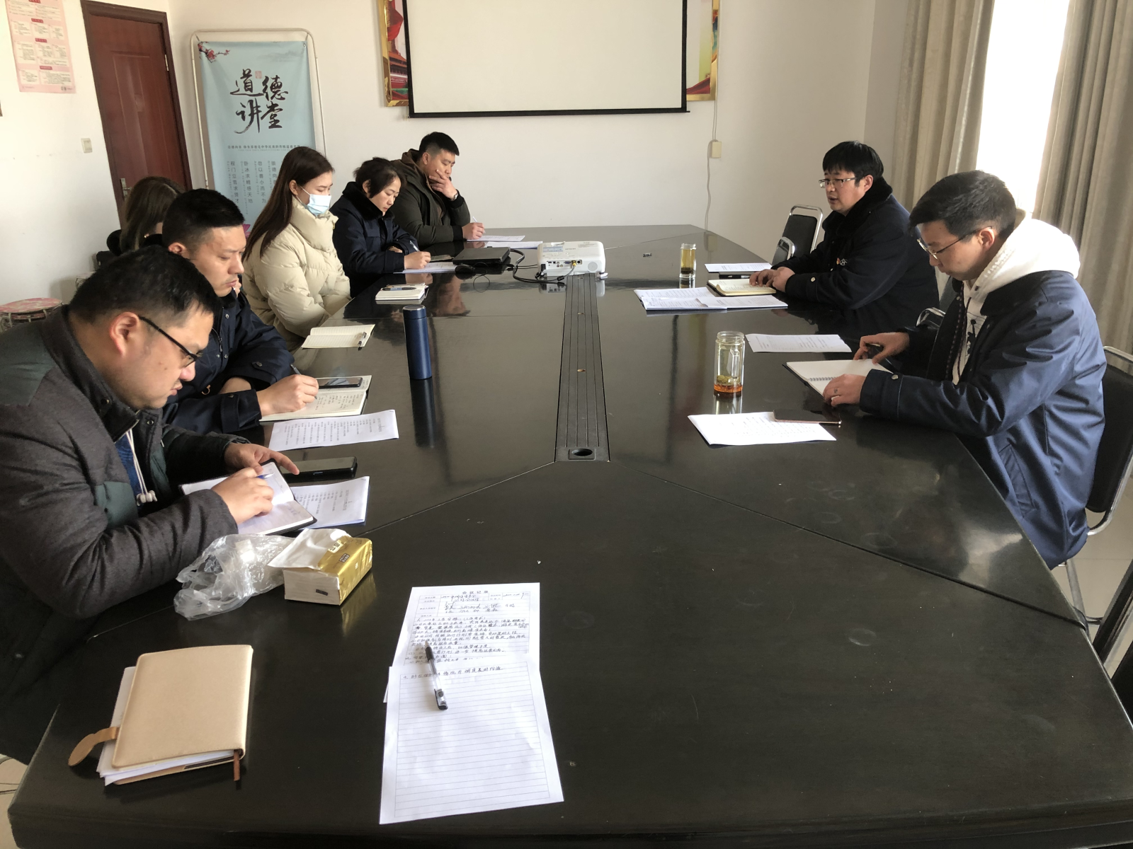 公交集團(tuán)公交事業(yè)二部召開2022年首次運(yùn)營(yíng)生產(chǎn)會(huì)