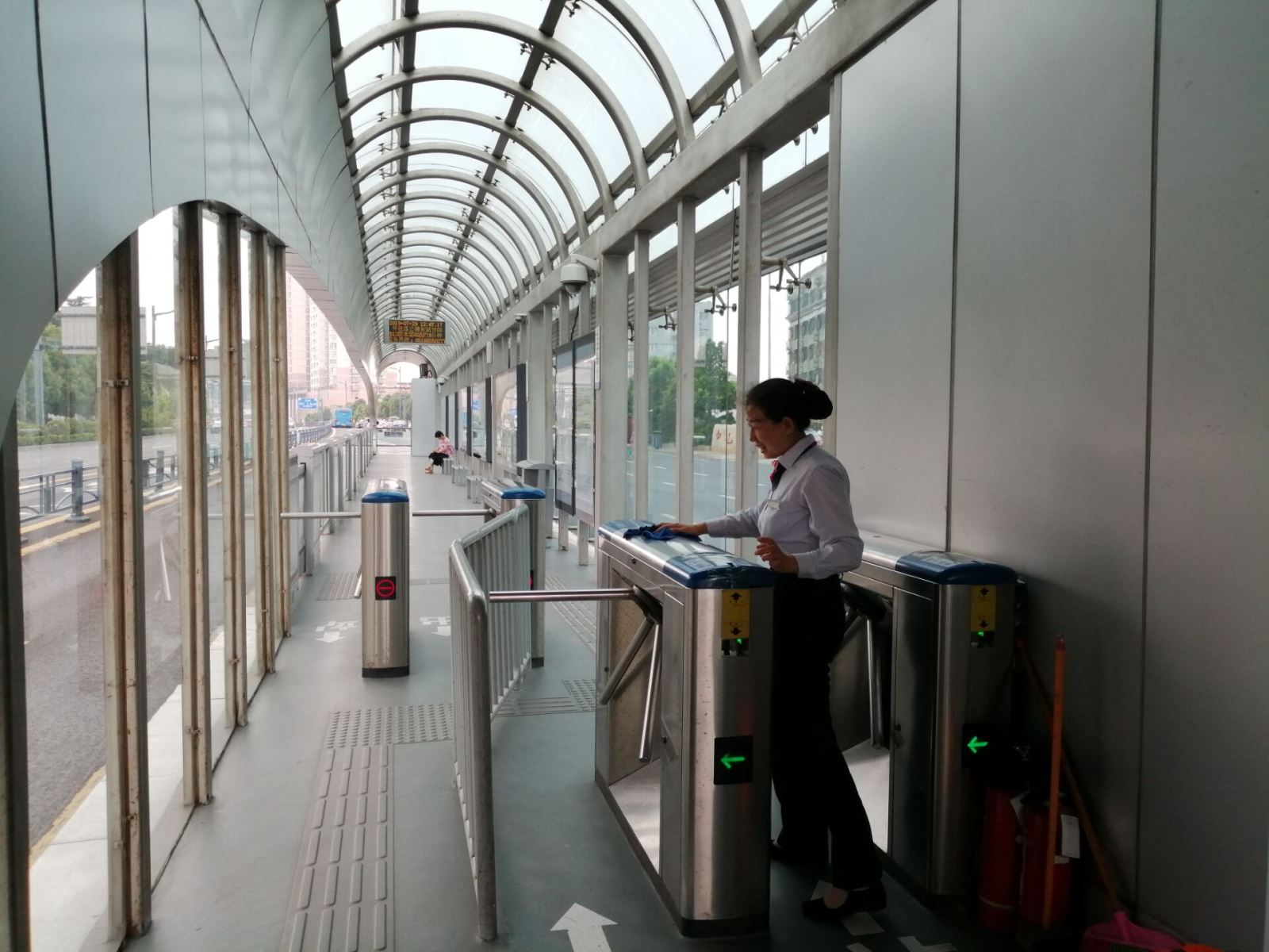 老吾老，以及人之老 公交集團站務員陳新梅的工作法則