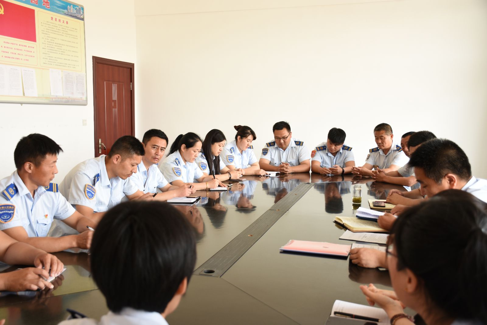 公交集團(tuán)東部公司召開“我與企業(yè)共成長”討論會議