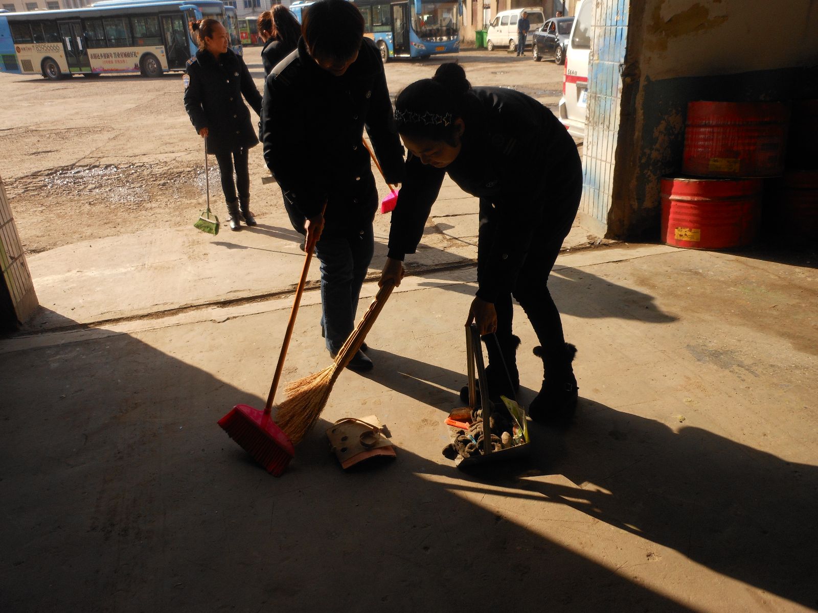 公交維修公司黨支部、工會組織女工開展“三八婦女節(jié)”活動