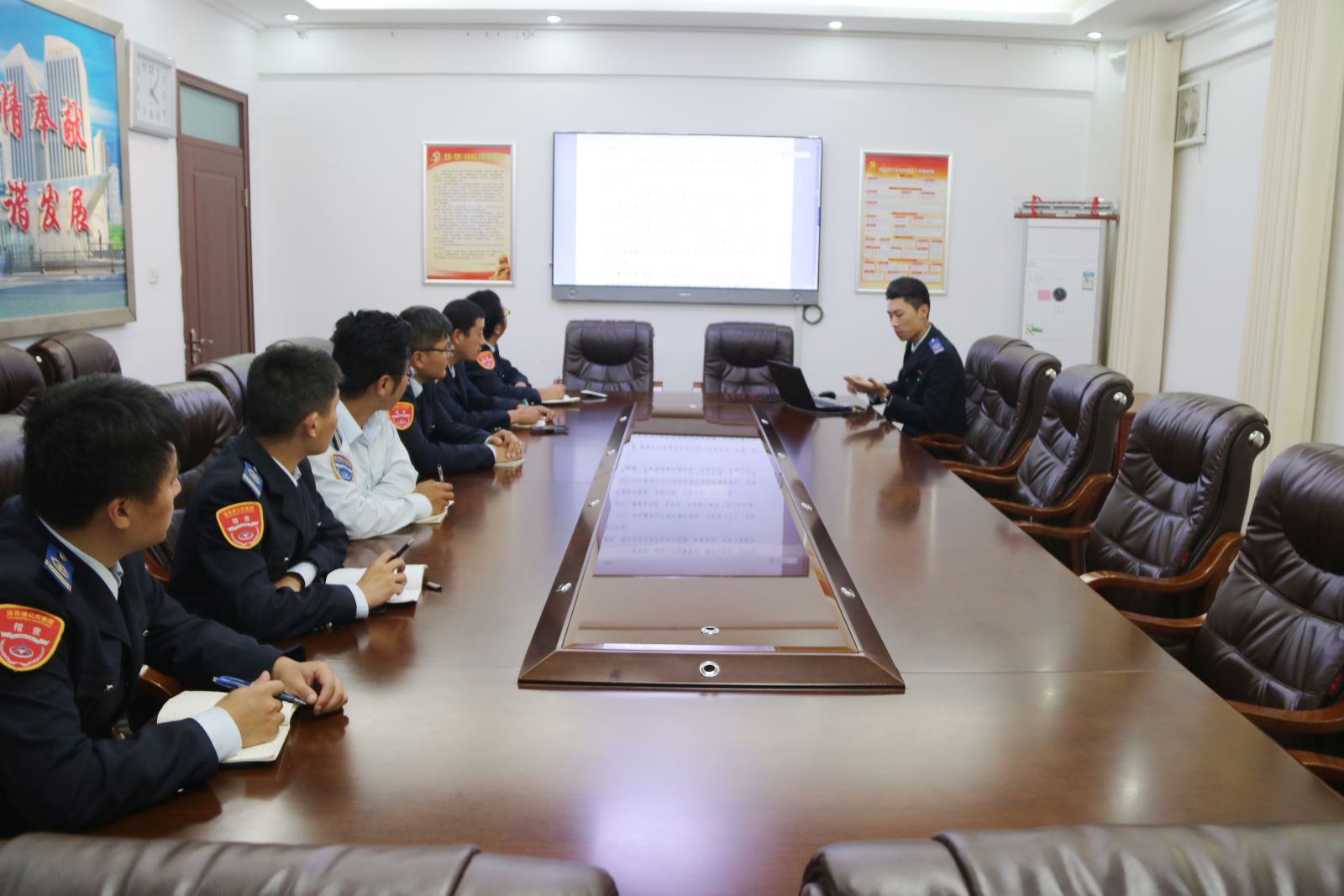 公交集團生產(chǎn)運營部開展“標(biāo)準(zhǔn)化建設(shè)”培訓(xùn)