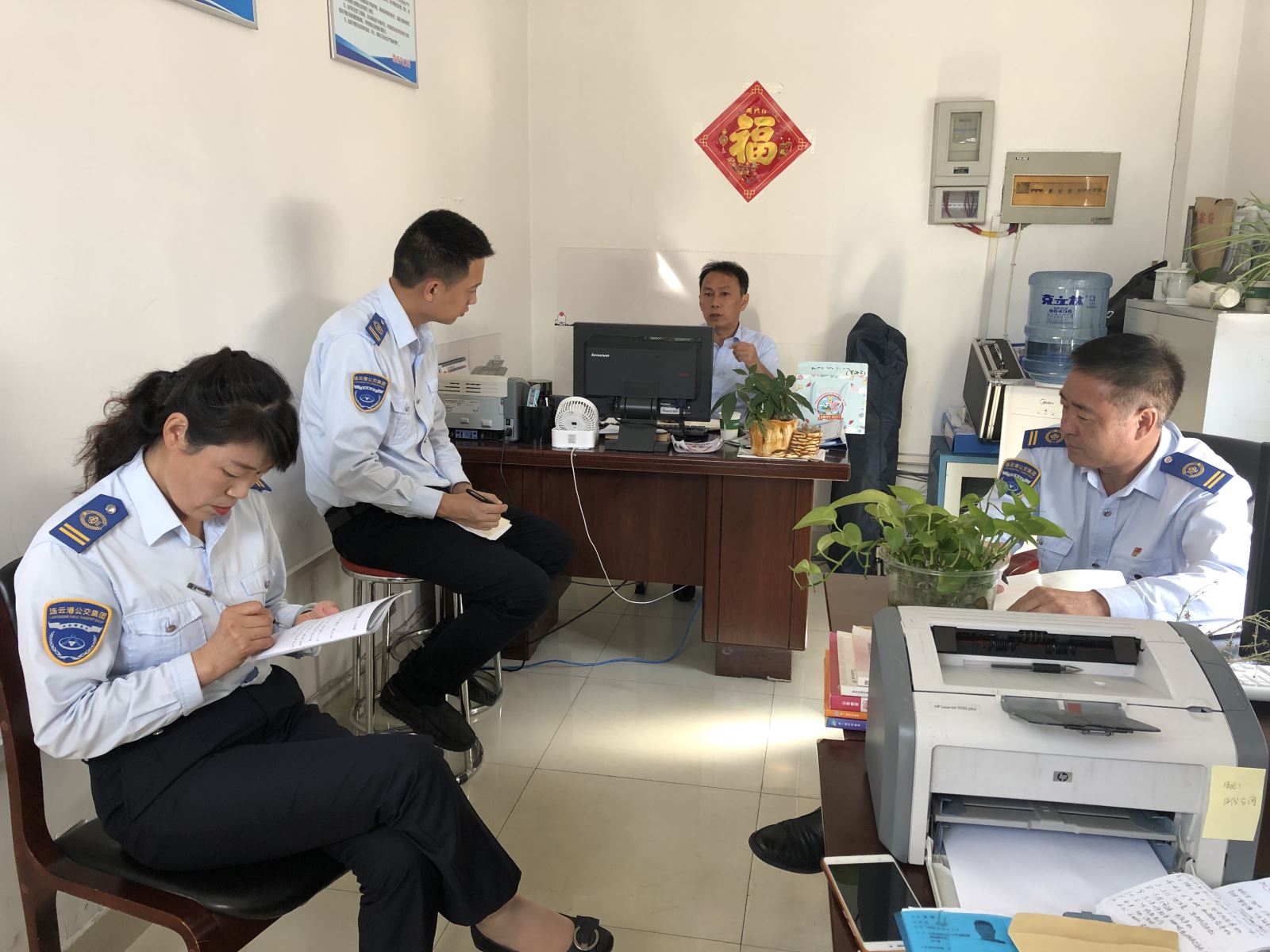 公交集團(tuán)快速公交事業(yè)部、公交事業(yè)二部、經(jīng)營發(fā)展事業(yè)部、機(jī)務(wù)技術(shù)事業(yè)部召開“國慶”長假安全生產(chǎn)專題會