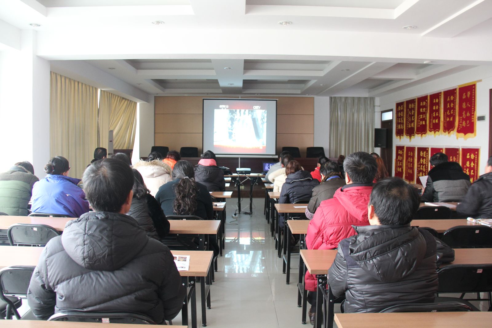 海通公交組織觀看《感動(dòng)中國—2013年度人物頒獎(jiǎng)典禮》