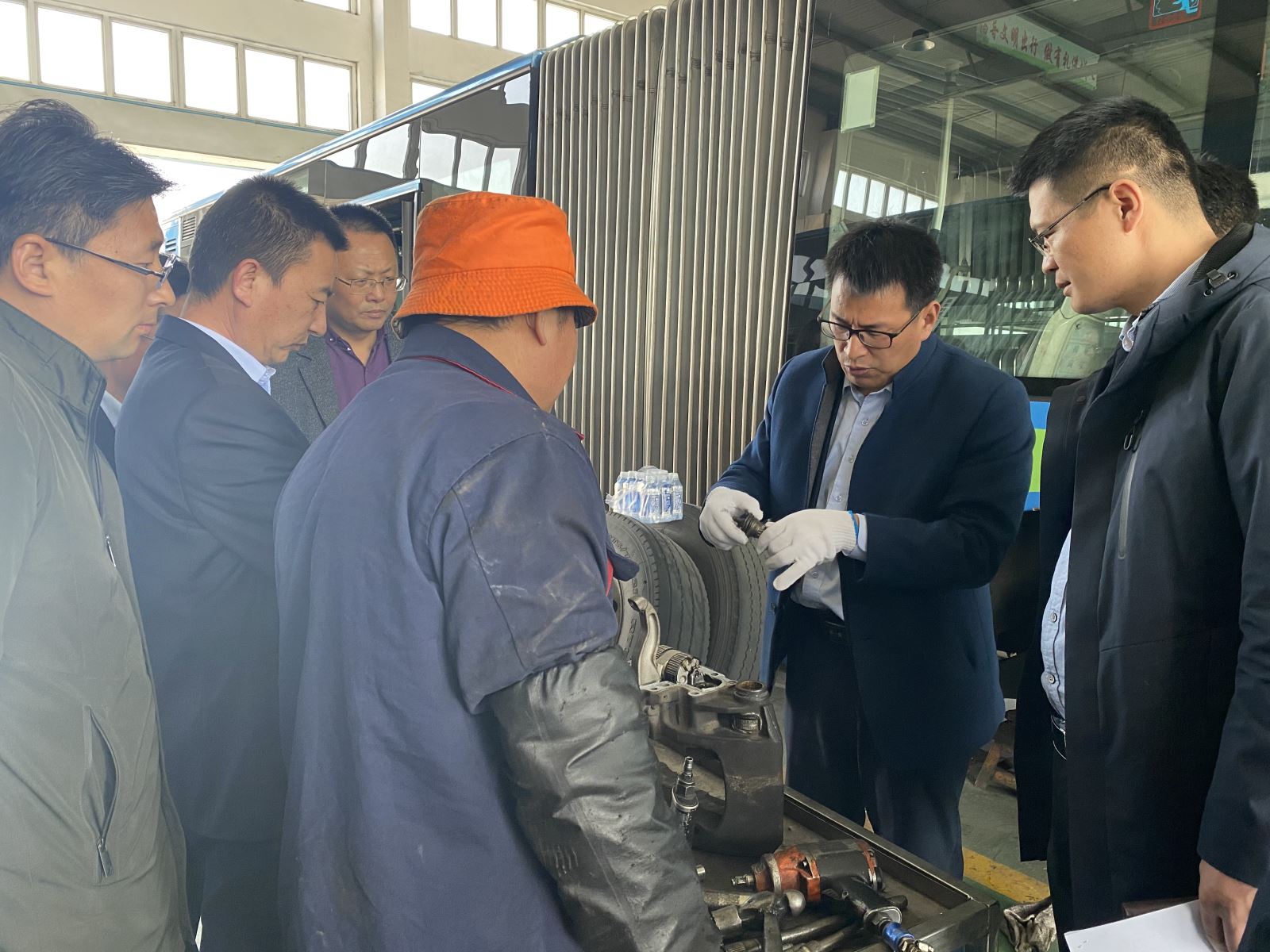 公交集團機務(wù)技術(shù)事業(yè)部開展機務(wù)現(xiàn)場會