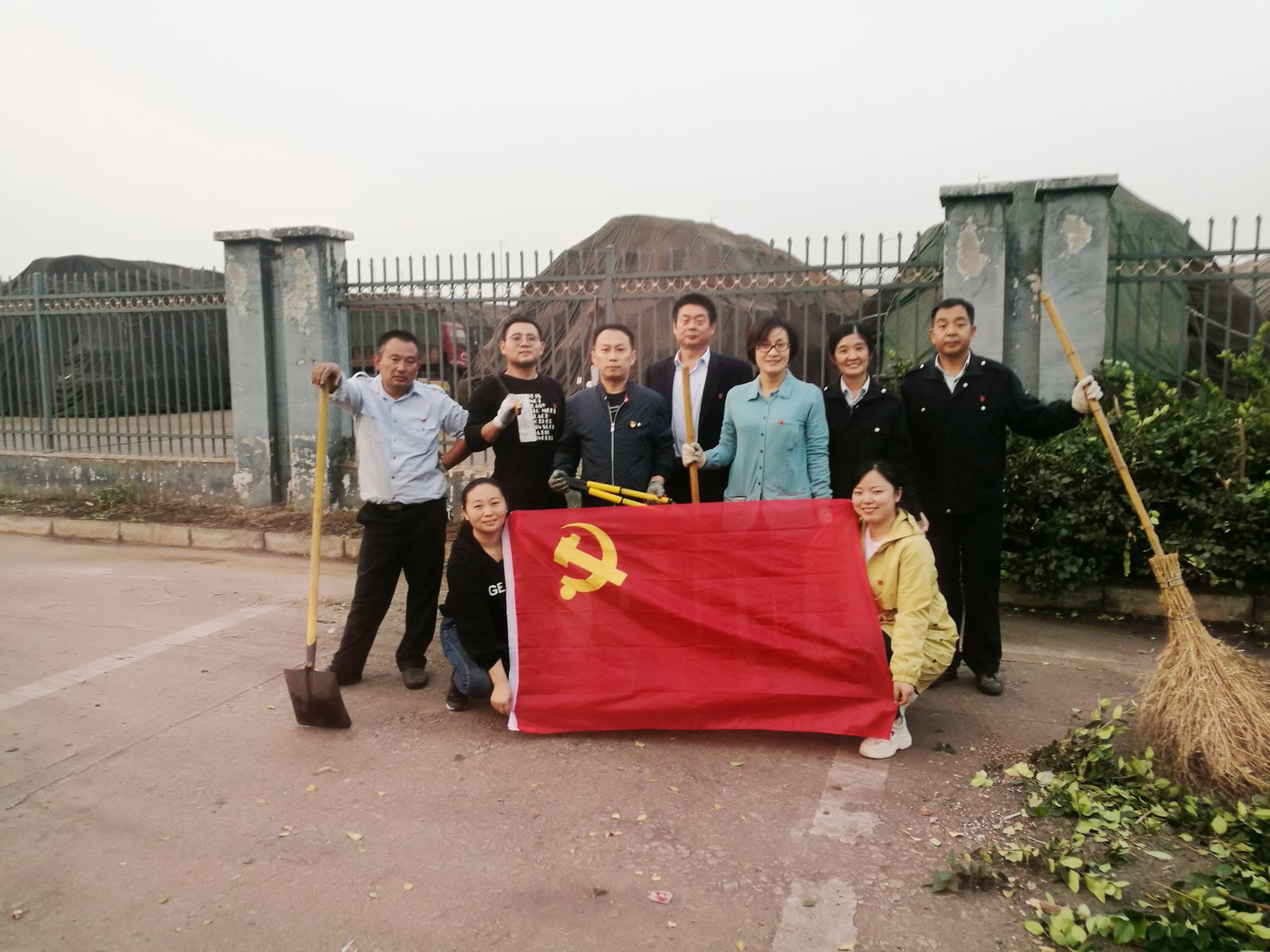 公交集團(tuán)快速公交事業(yè)部開展黨小組活動(dòng)