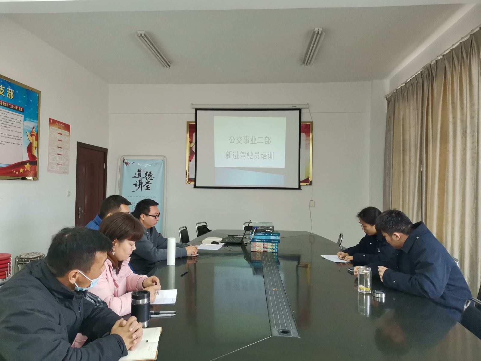 公交集團公交事業(yè)二部持續(xù)做好新入駕駛員崗前培訓工作