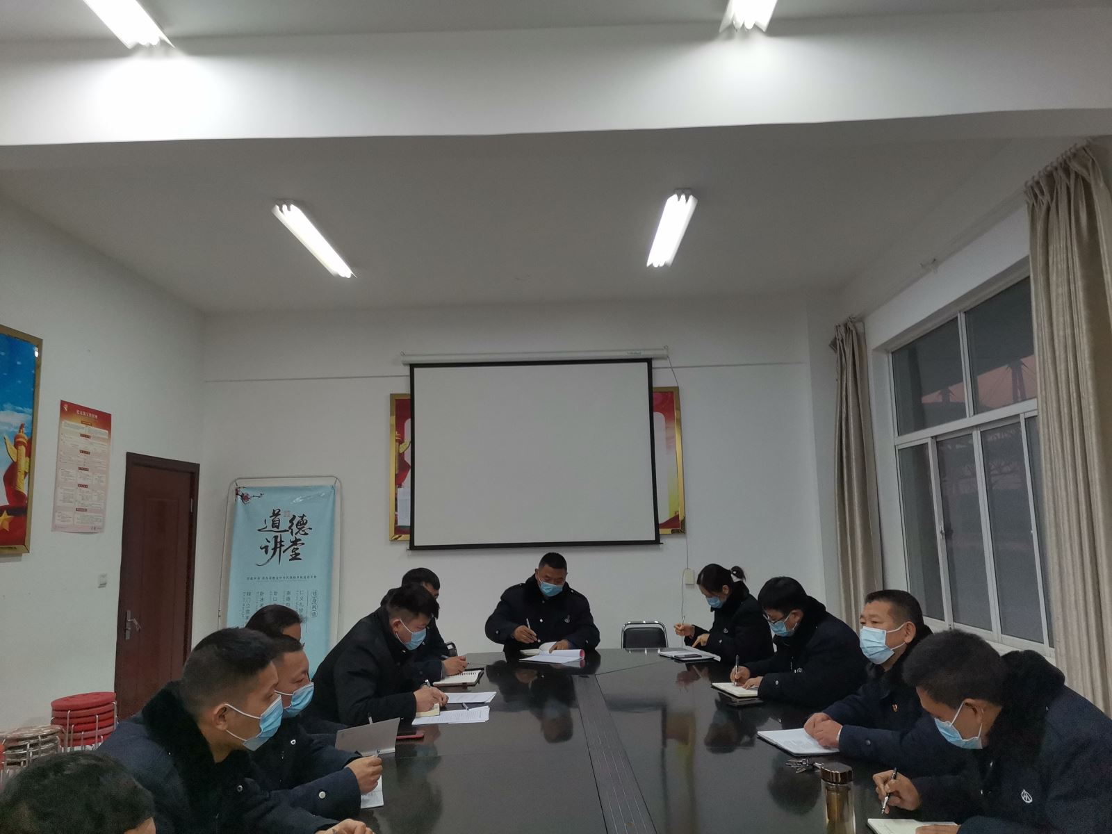 公交集團(tuán)公交事業(yè)二部召開(kāi)疫情防控專(zhuān)題會(huì)議