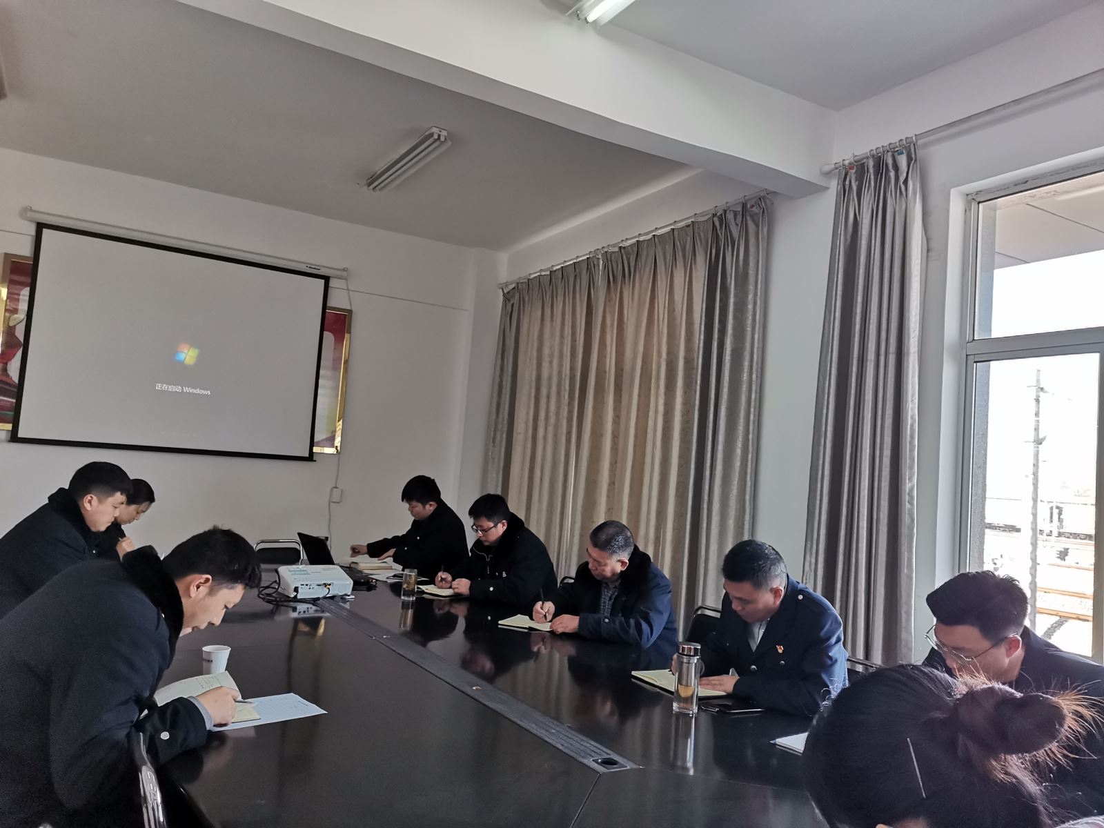 公交事業(yè)二部召開(kāi)安全生產(chǎn)工作專題會(huì)議