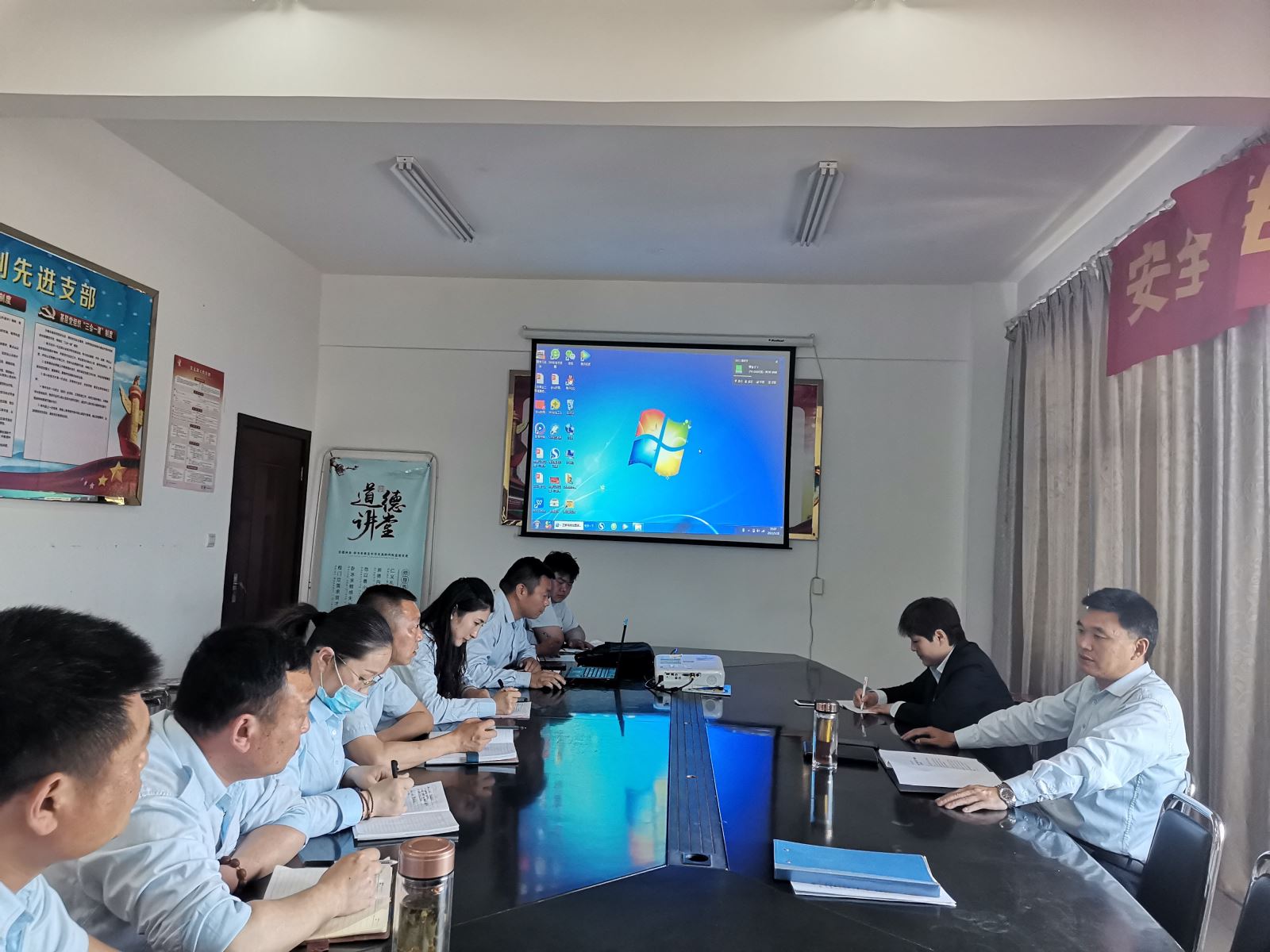 公交集團公交事業(yè)二部開展安全、機務工作專題會議