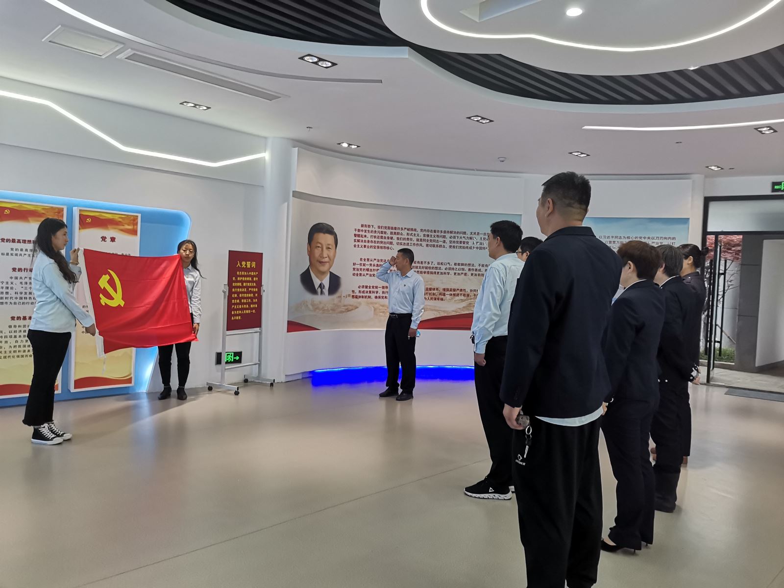 公交集團公交事業(yè)二部組織黨員干部參觀學(xué)習(xí)連云區(qū)廉政教育基地