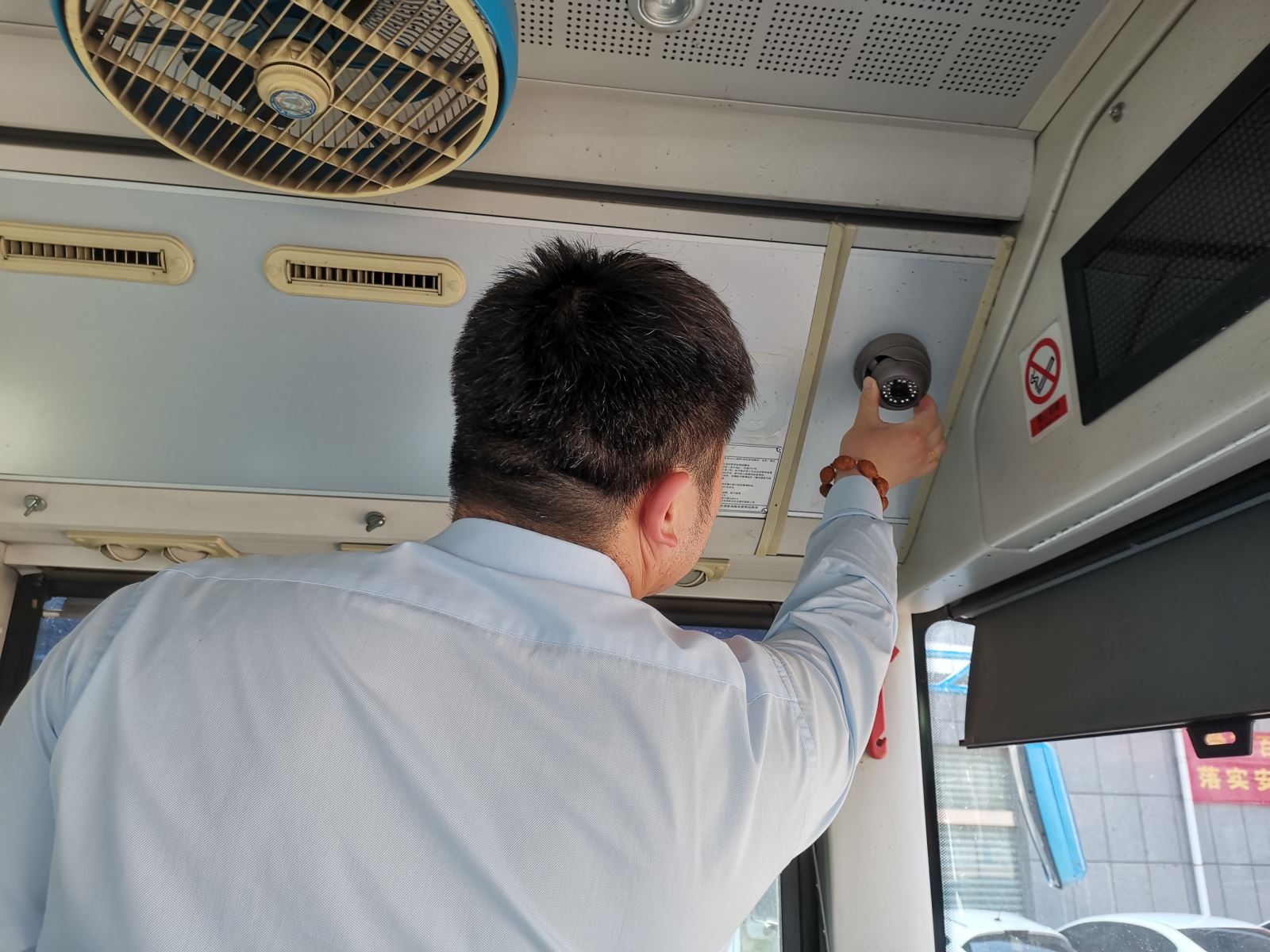 公交集團公交事業(yè)二部開展車輛監(jiān)控設施專項檢查