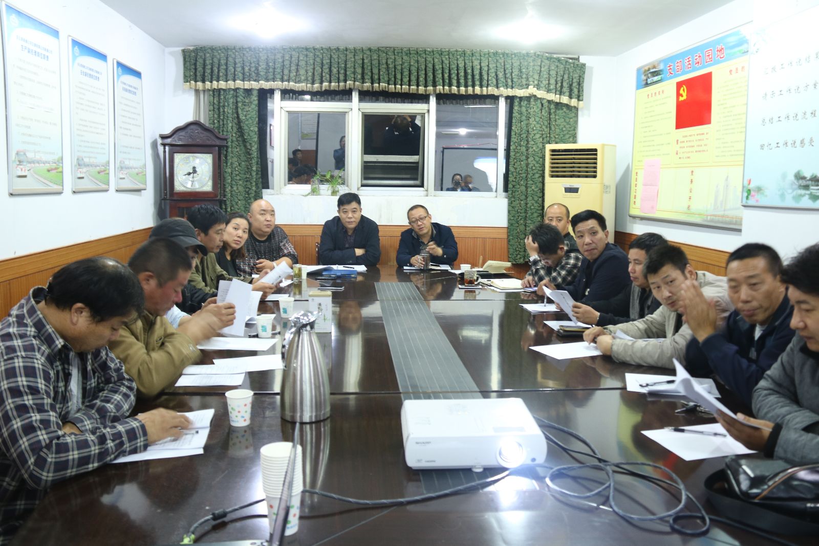 公交新浦公司召開《駕駛員營運服務標準規(guī)范》試行動員會議