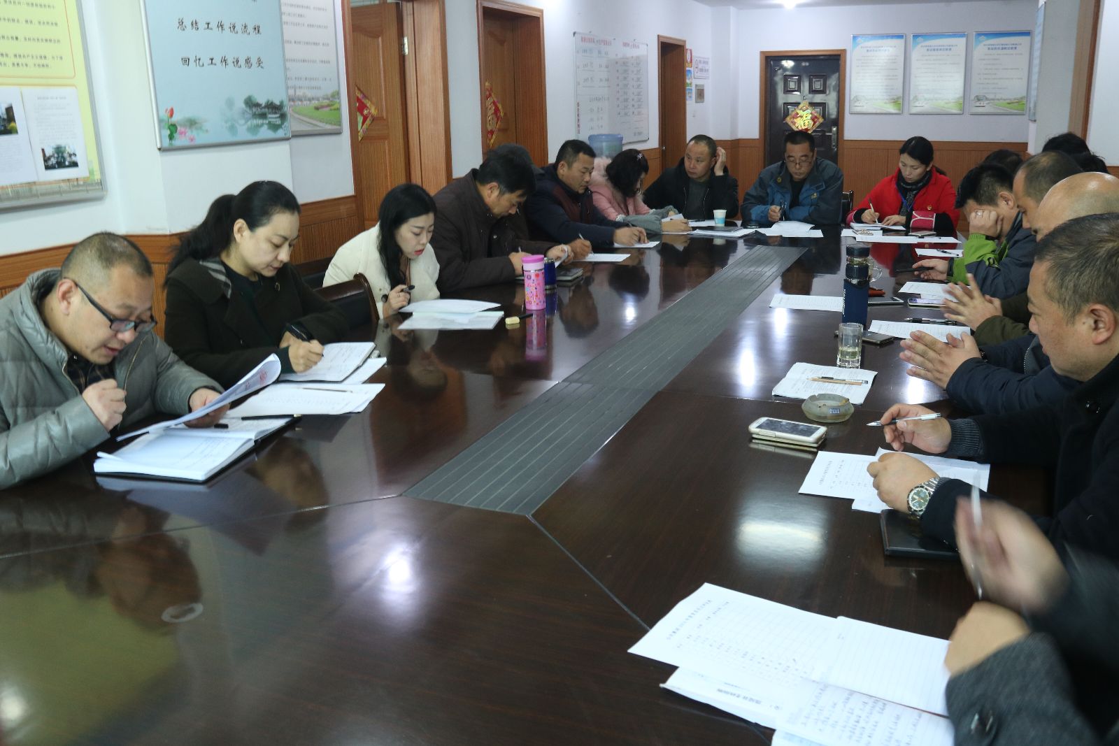 公交新浦公司黨支部組織學(xué)習(xí)黨的十八大會議精神