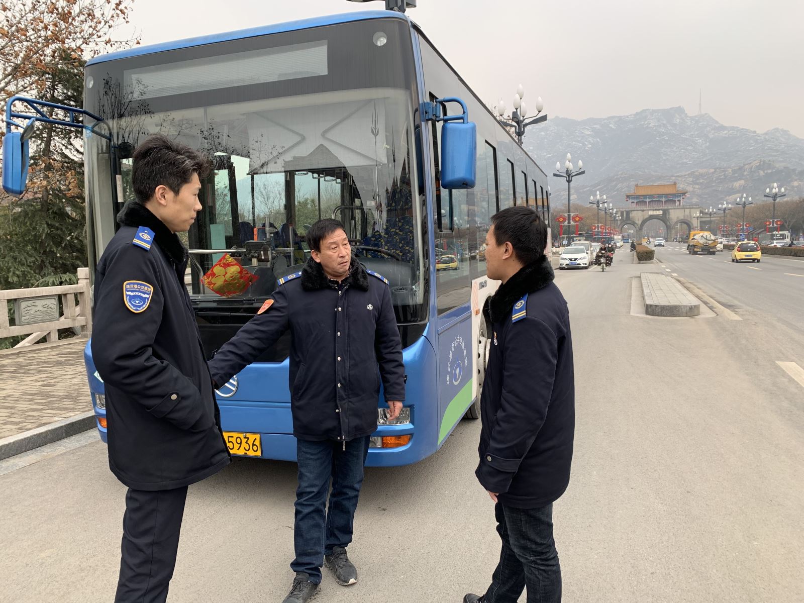 公交集團(tuán)生產(chǎn)運(yùn)營(yíng)部開(kāi)展上路上線現(xiàn)場(chǎng)調(diào)研工作