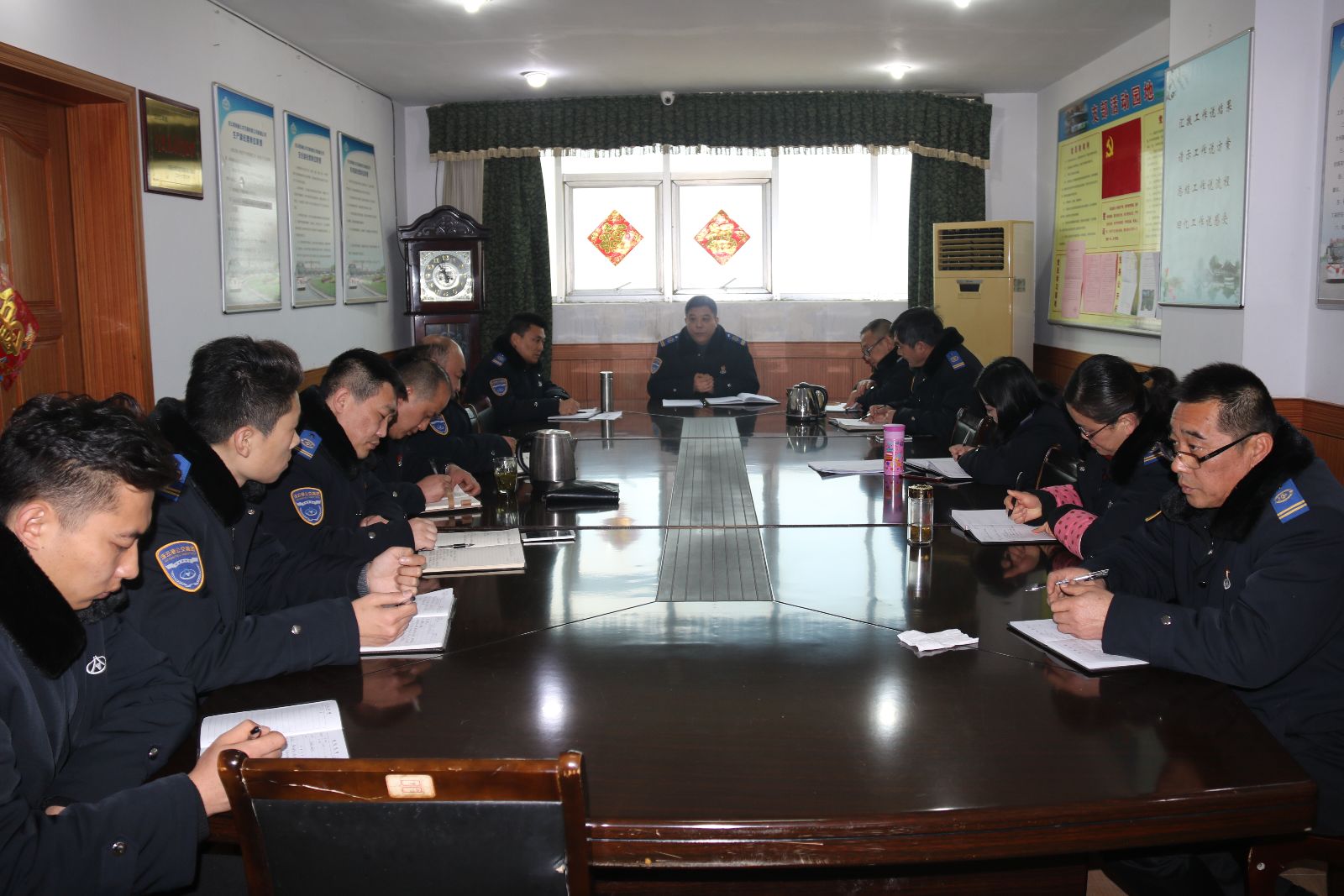 公交新浦公司召開安全領(lǐng)導(dǎo)小組會議