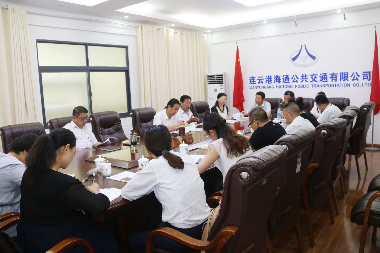 海通公交黨委開展重溫《黨委會的工作方法》加強(qiáng)領(lǐng)導(dǎo)班子建設(shè)專題討論