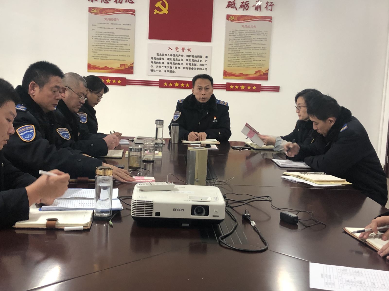 公交集團快速公交事業(yè)部召開黨員學(xué)習(xí)筆記點評會