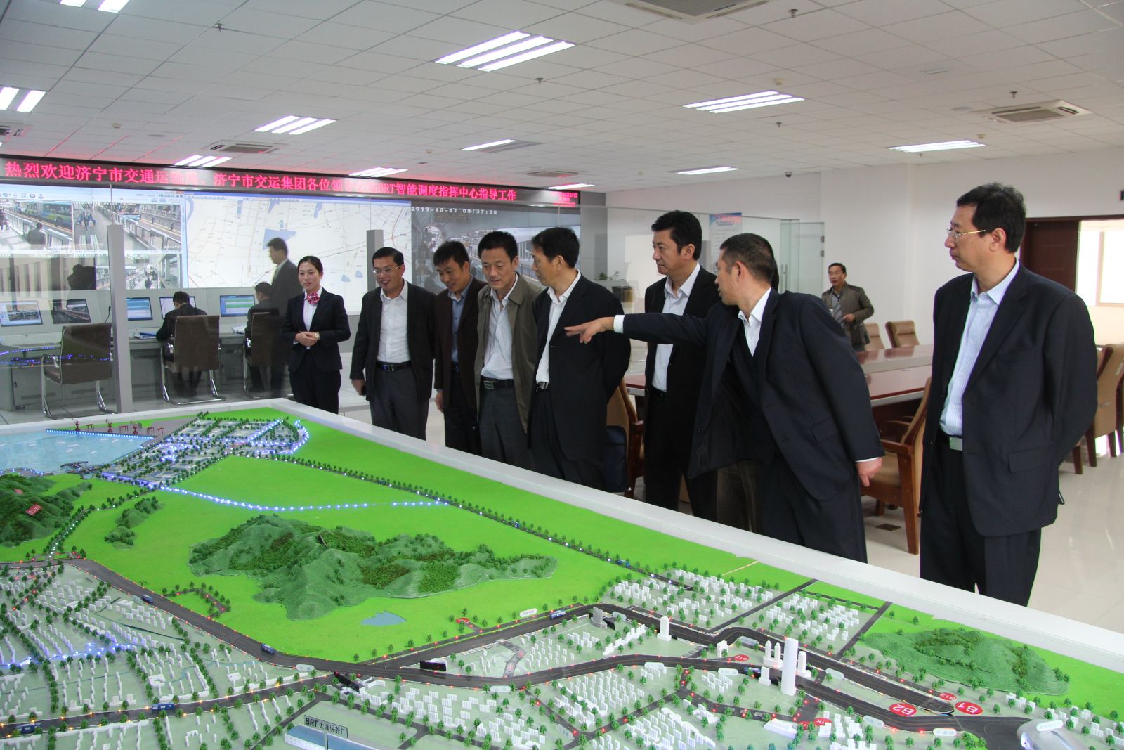 濟寧市考察團來海通公交BRT公司交流學(xué)習(xí)