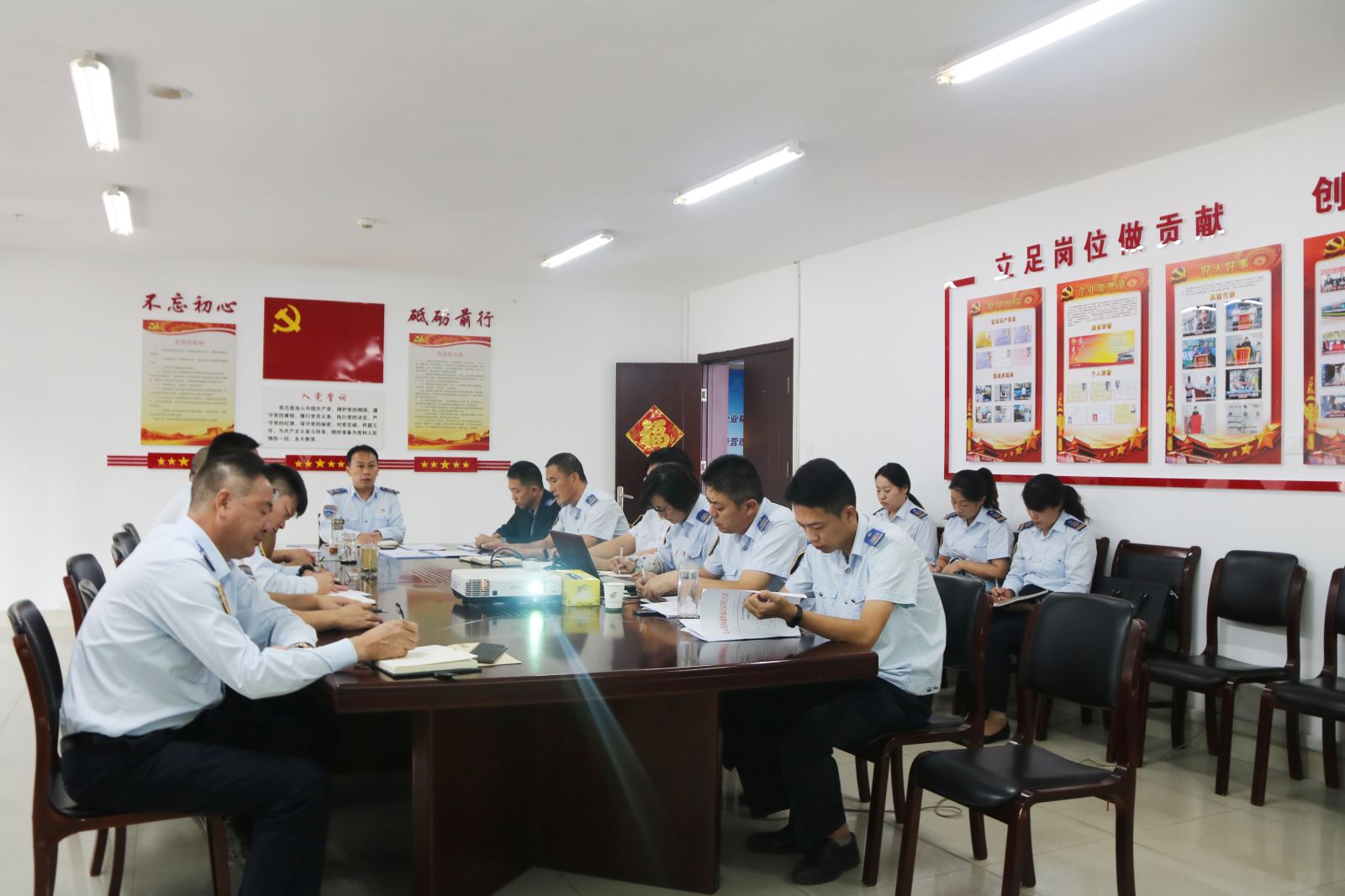 公交集團快速公交公司積極部署國慶節(jié)運輸保障和安全生產工作