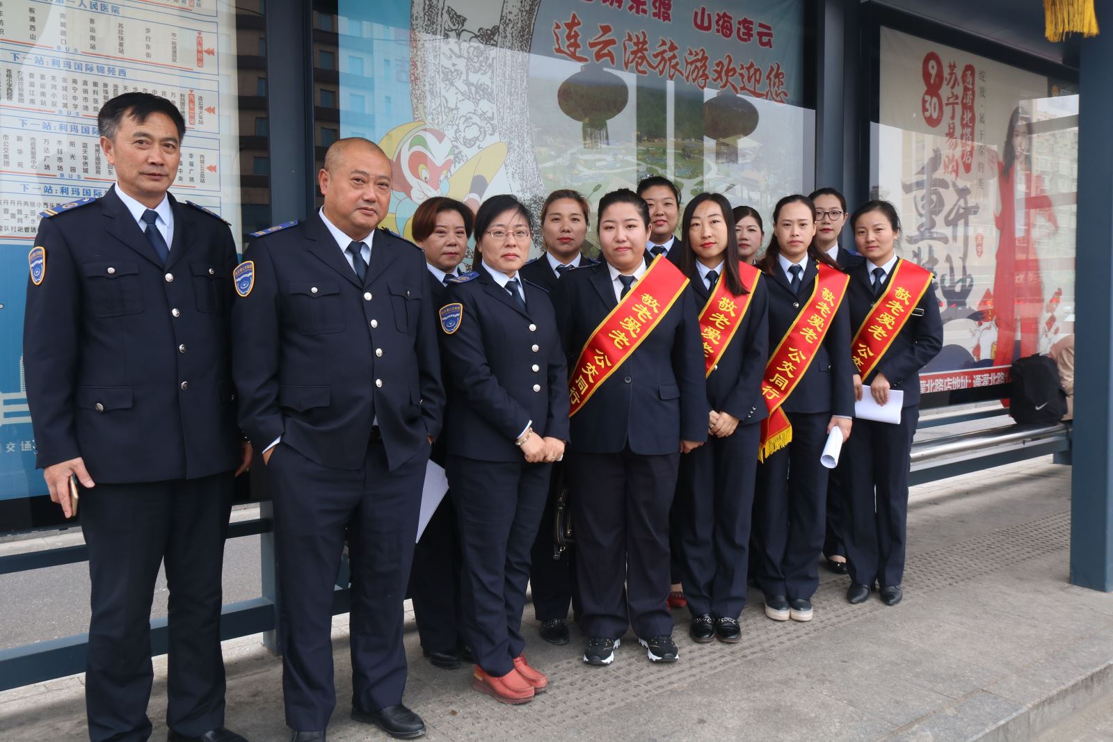 公交集團(tuán)海通公交公司開(kāi)展“九九重陽(yáng)節(jié)、敬老愛(ài)老情”活動(dòng)