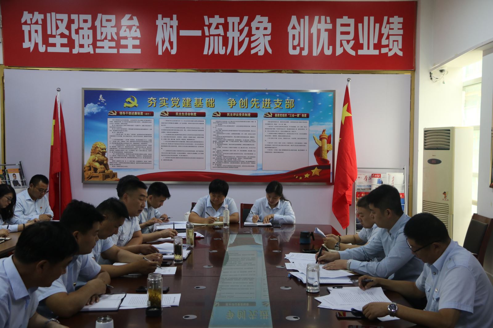 公交集團(tuán)召開2020年上半年生產(chǎn)運(yùn)營會