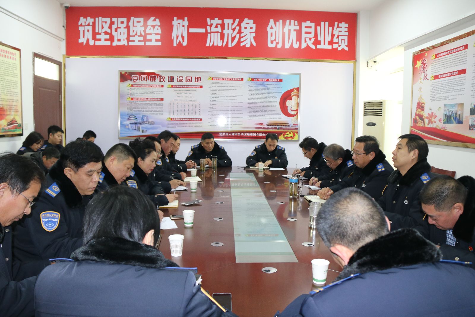 公交集團召開安全生產(chǎn)緊急會議