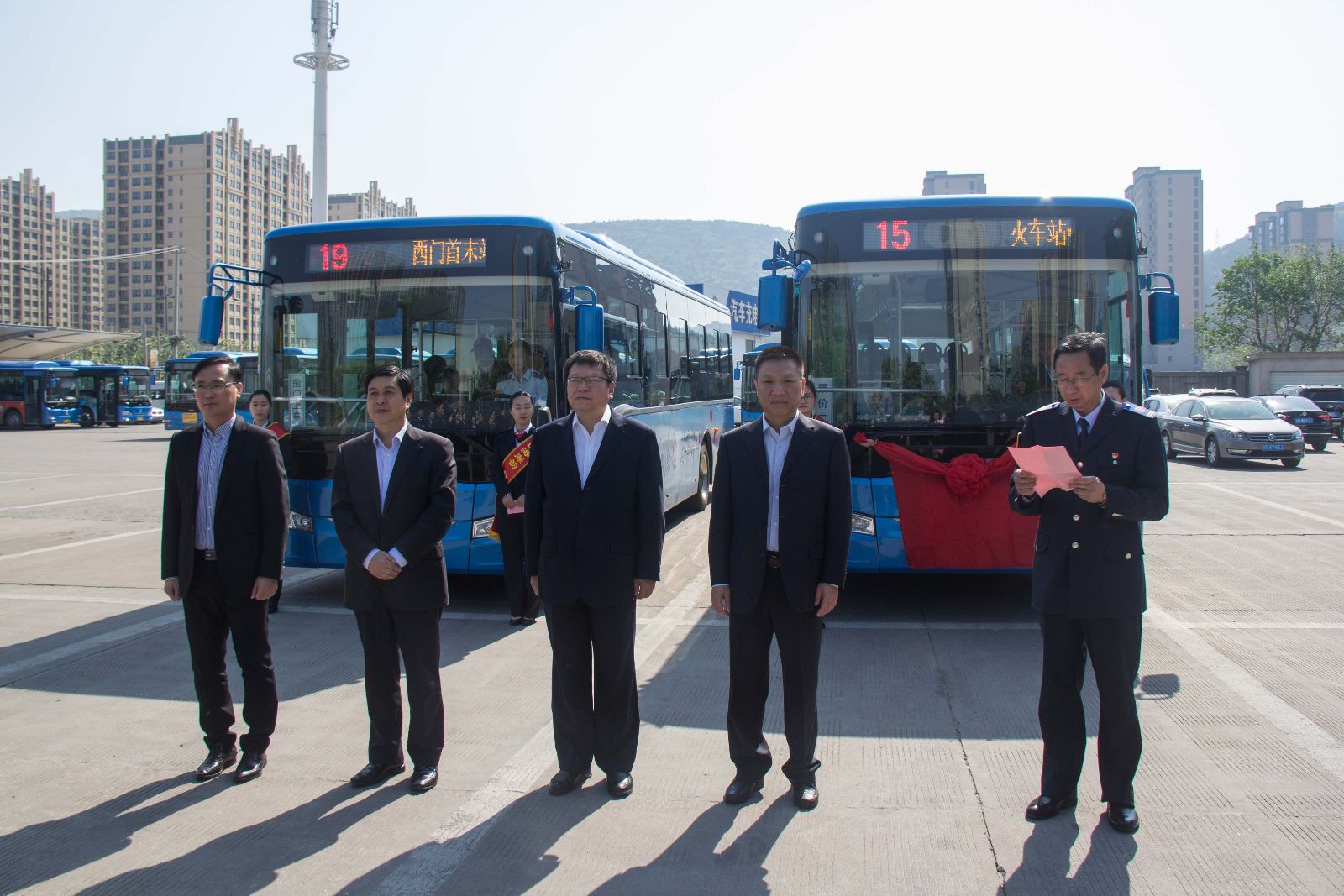 公交集團(tuán)舉行“山海廉韻?與廉同行”廉政文化示范車(chē)開(kāi)通儀式