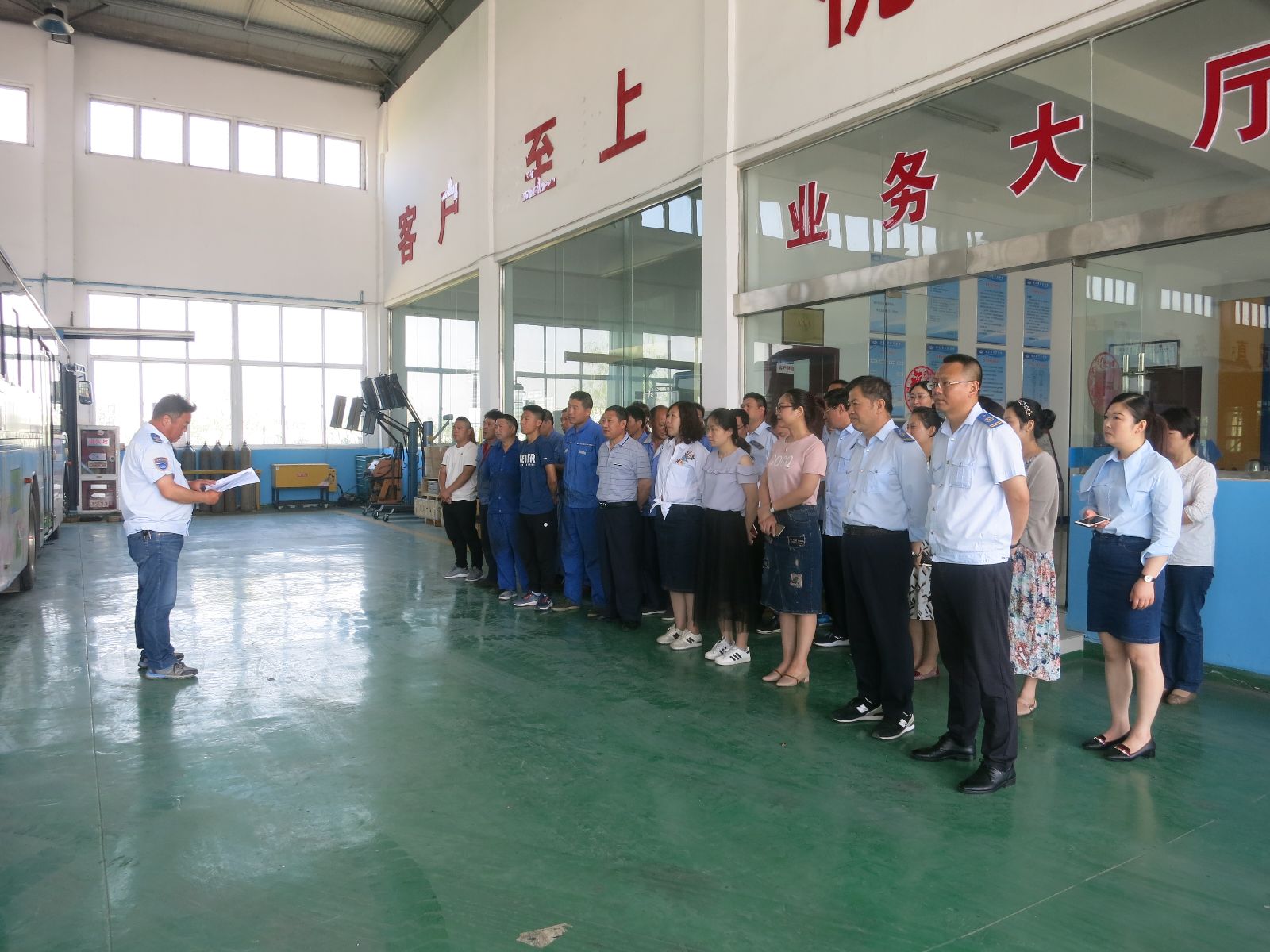 公交汽服公司開展2018年“安全生產(chǎn)月”動(dòng)員會(huì)