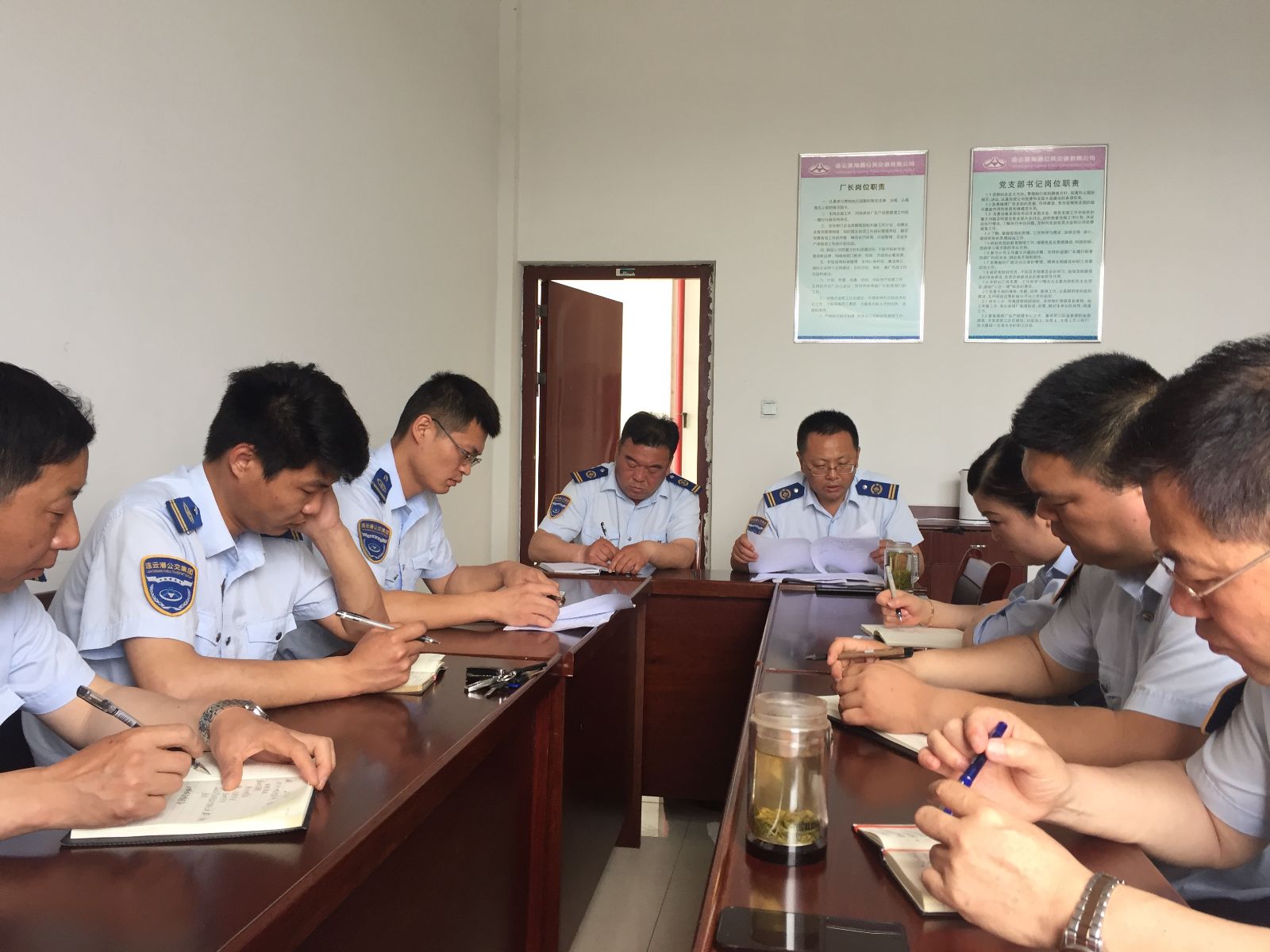 公交集團(tuán)汽服公司開(kāi)展全體黨員干部專(zhuān)題會(huì)議