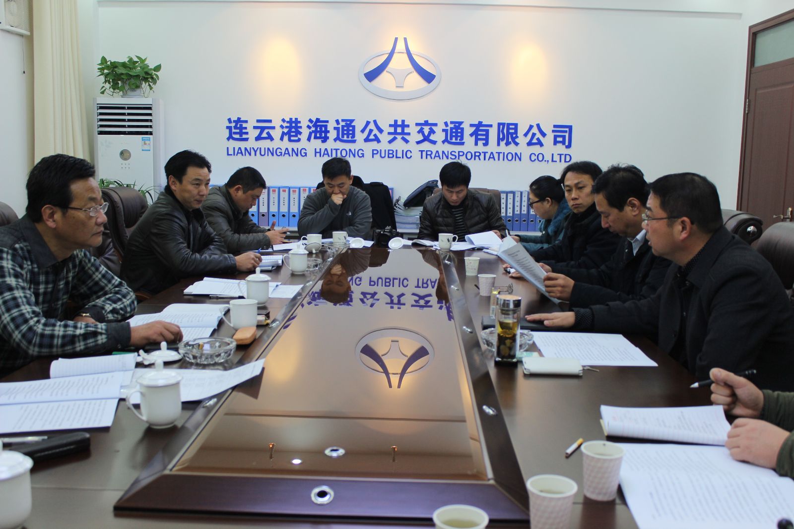 集團(tuán)安全生產(chǎn)目標(biāo)管理考核小組蒞臨海通公交檢查