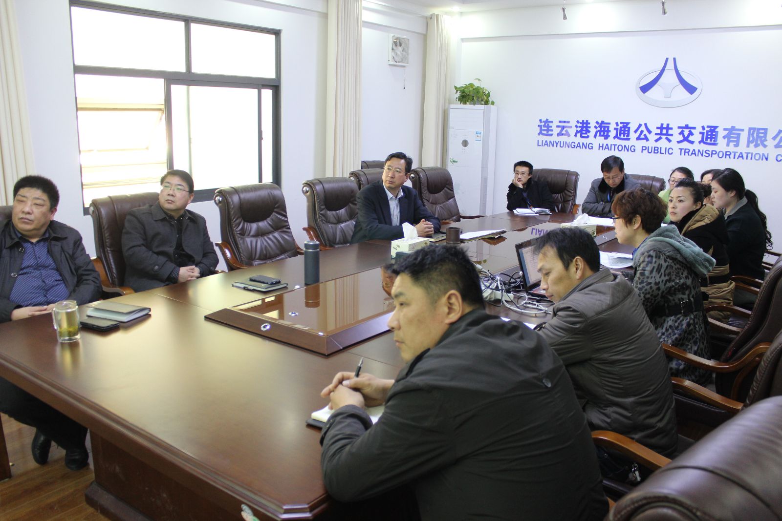 海通公交召開安全標(biāo)準(zhǔn)化創(chuàng)建第一階段總結(jié)會(huì)議