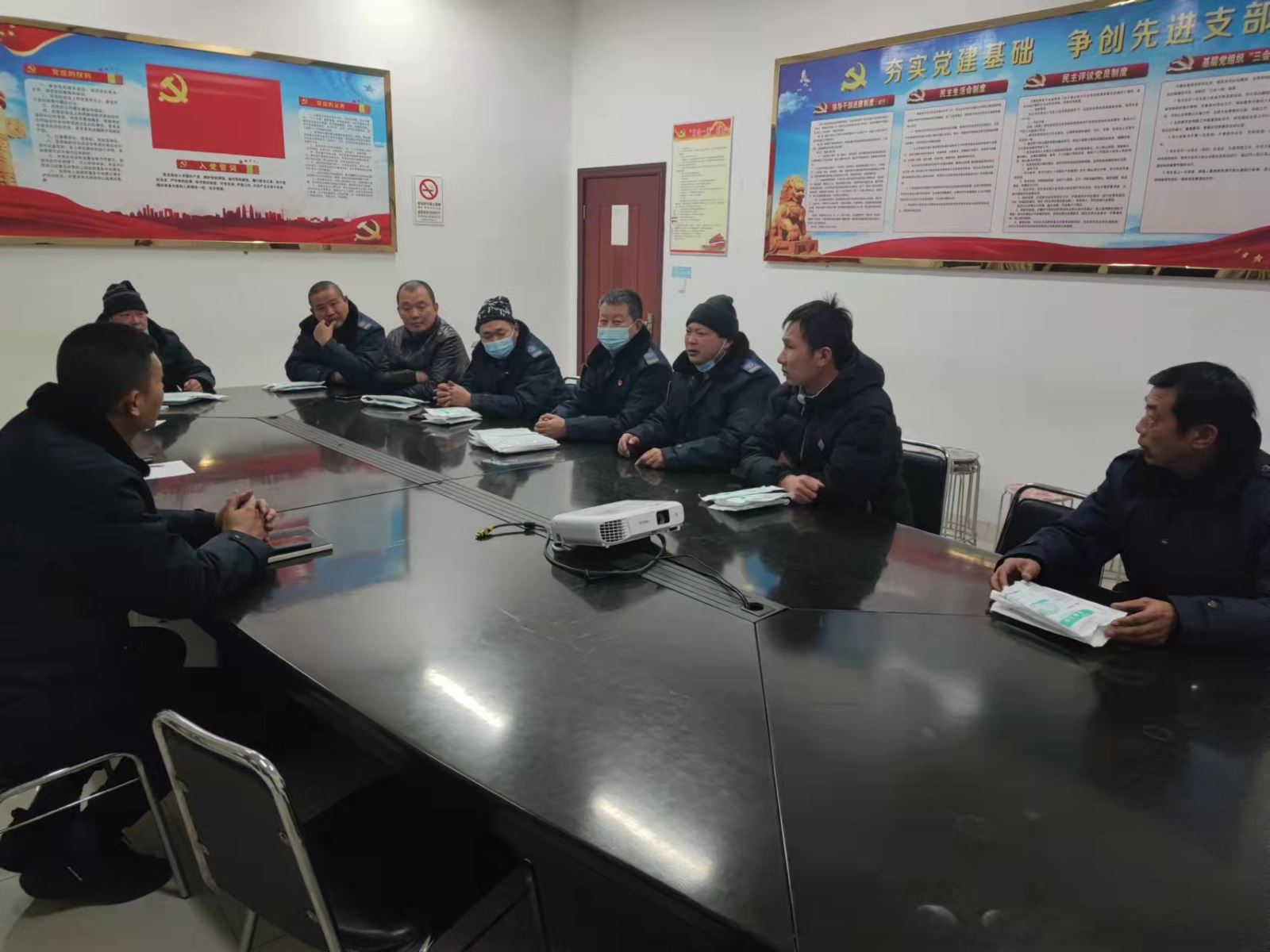 公交集團公交事業(yè)二部召開提升游3路服務質(zhì)量專題會議