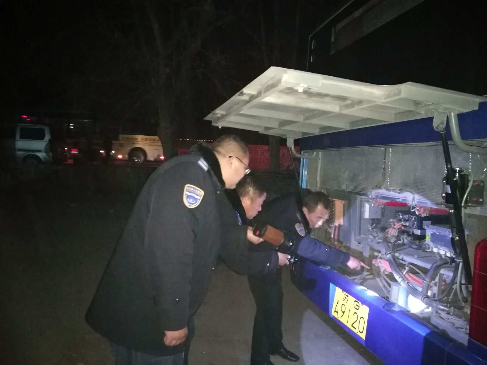 公交海州公司認(rèn)真開(kāi)展“事故隱患排查月”夜查活動(dòng)