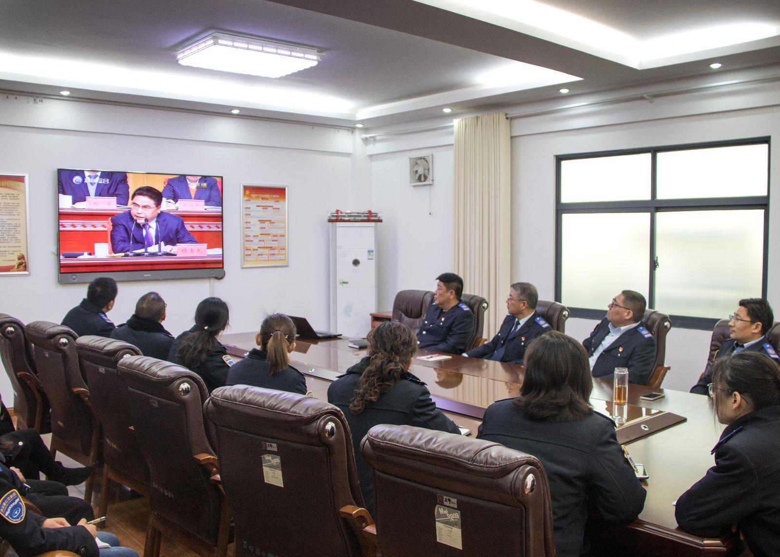 公交集團(tuán)組織員工收看全市“高質(zhì)發(fā)展、后發(fā)先至”動(dòng)員大會(huì)